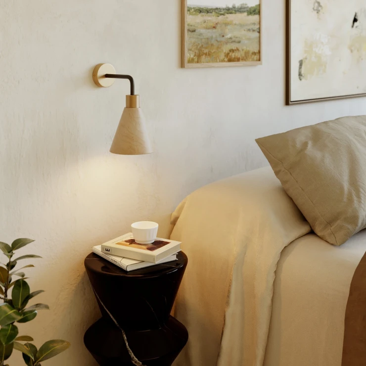 Creative Cables vegglampe med lampeskjerm i tre, børstet bronse
