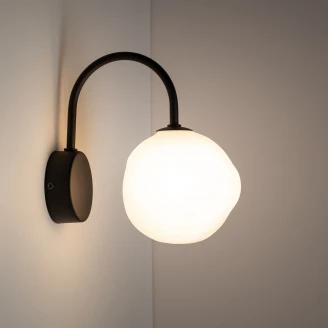 Vegglampe <strong>Avenor</strong>  Hvit, Svart Matt