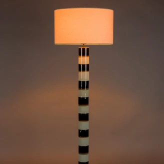 Dutchbone Gulvlampe <strong>Vertigo</strong>  Grønn, Svart