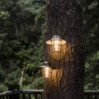 Barebones Hengende Lampe <strong>Outpost</strong>  Hvit