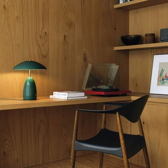 Alora Mood Bordlampe S <strong>Poppy</strong>  Furugrønn
